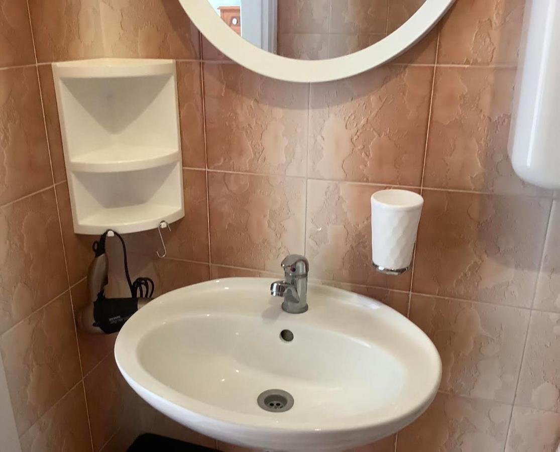 פרימוסטן Rooms 22 - Beachfront מראה חיצוני תמונה